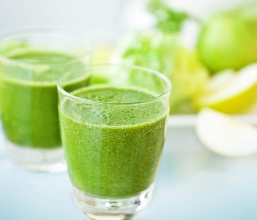 Grønn smoothie i glass